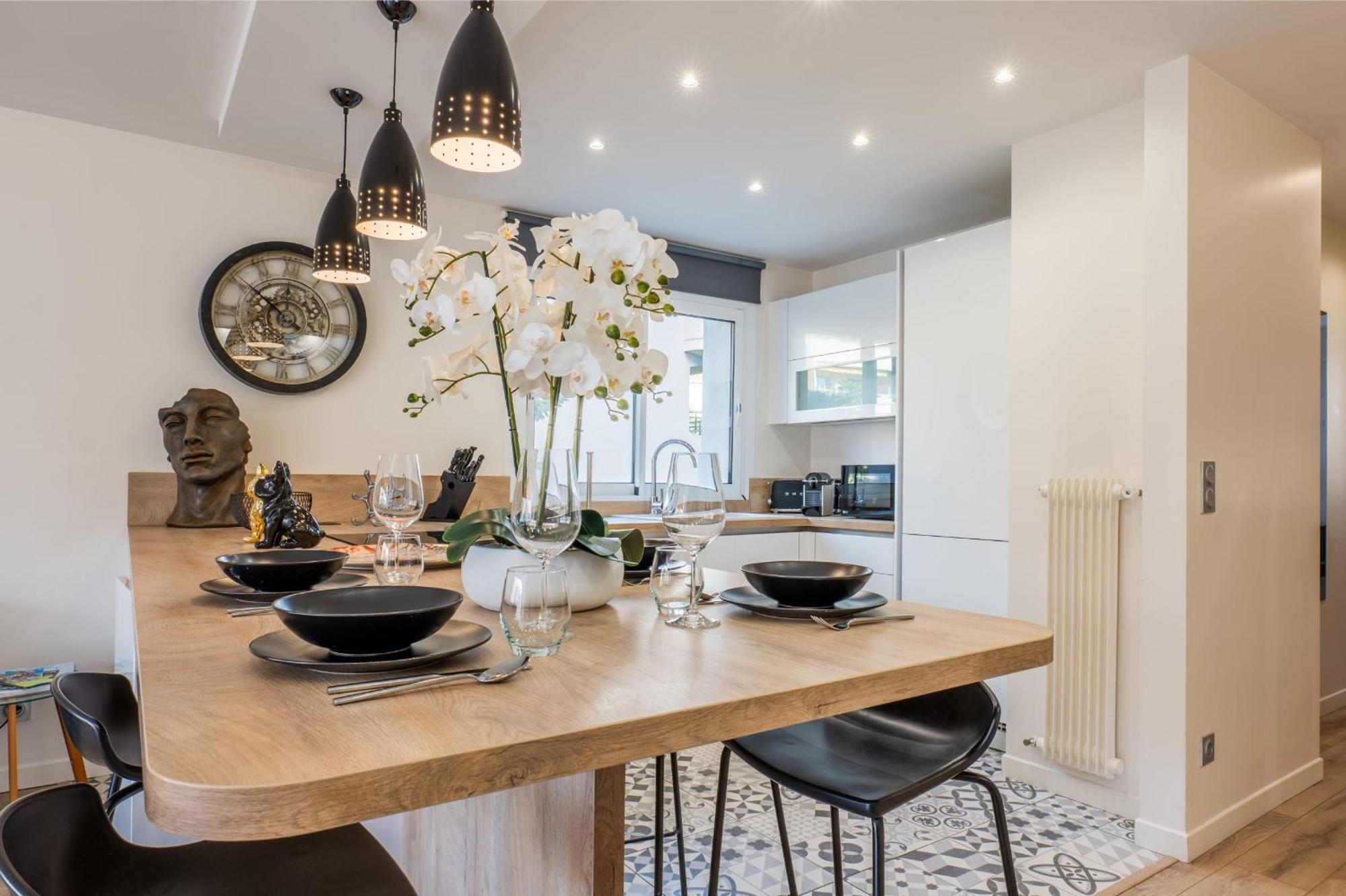 2-room With Terrace Close To The Center *