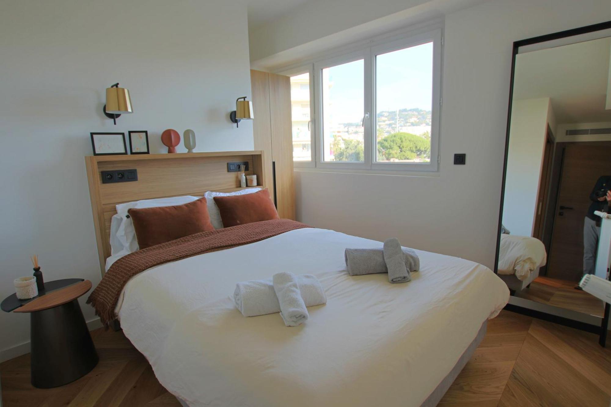 Completely Renovated On Bld Croisette, 3 Parental Bedrooms Apartment