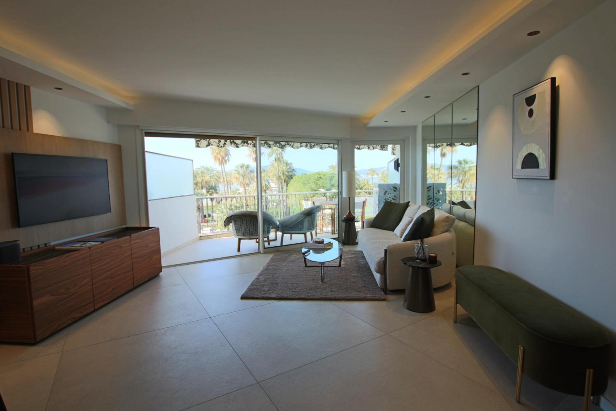 Completely Renovated On Bld Croisette, 3 Parental Bedrooms Apartment Cannes