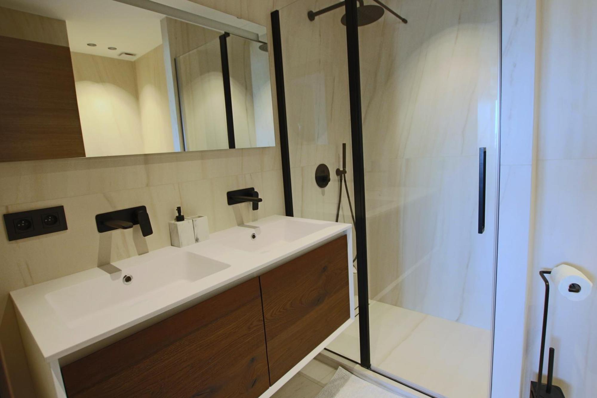 Completely Renovated On Bld Croisette, 3 Parental Bedrooms Apartment *
