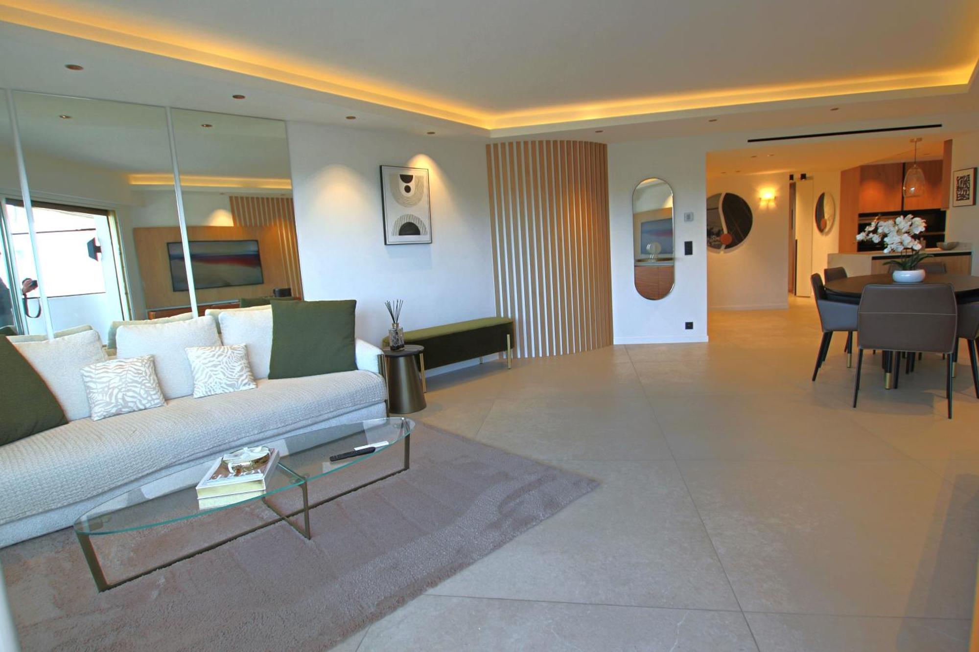 Completely Renovated On Bld Croisette, 3 Parental Bedrooms * Cannes
