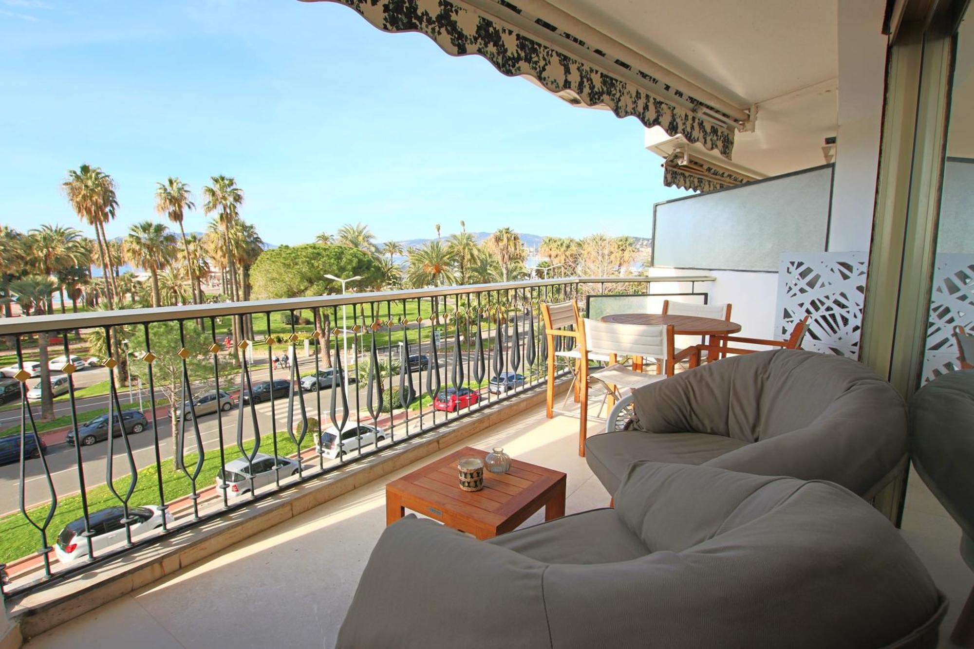Apartment Completely Renovated On Bld Croisette, 3 Parental Bedrooms Cannes