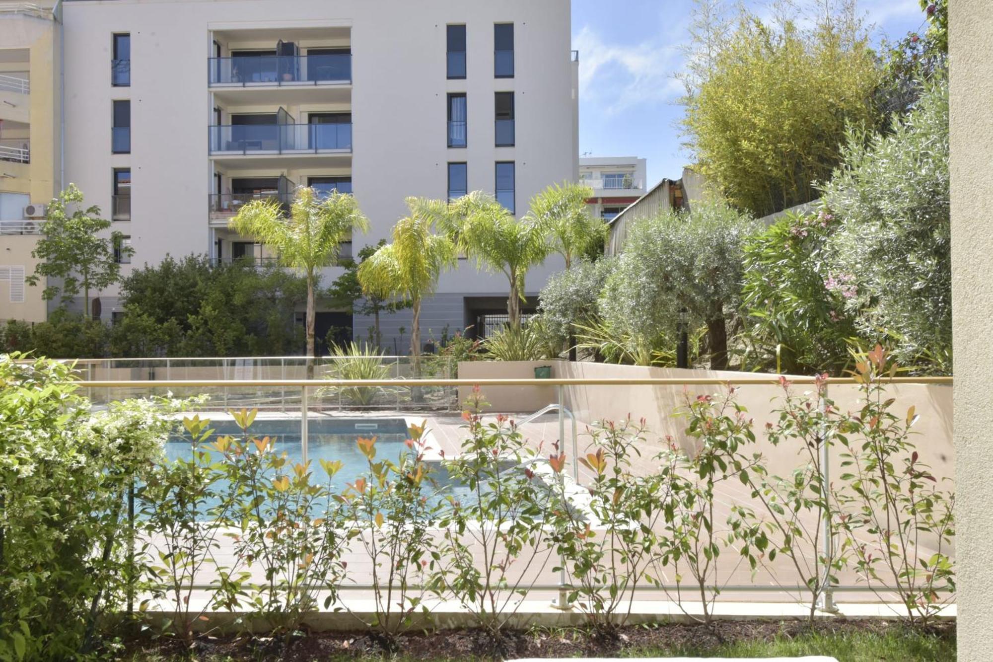 Palm - Swimming Pool - At Few Steps *