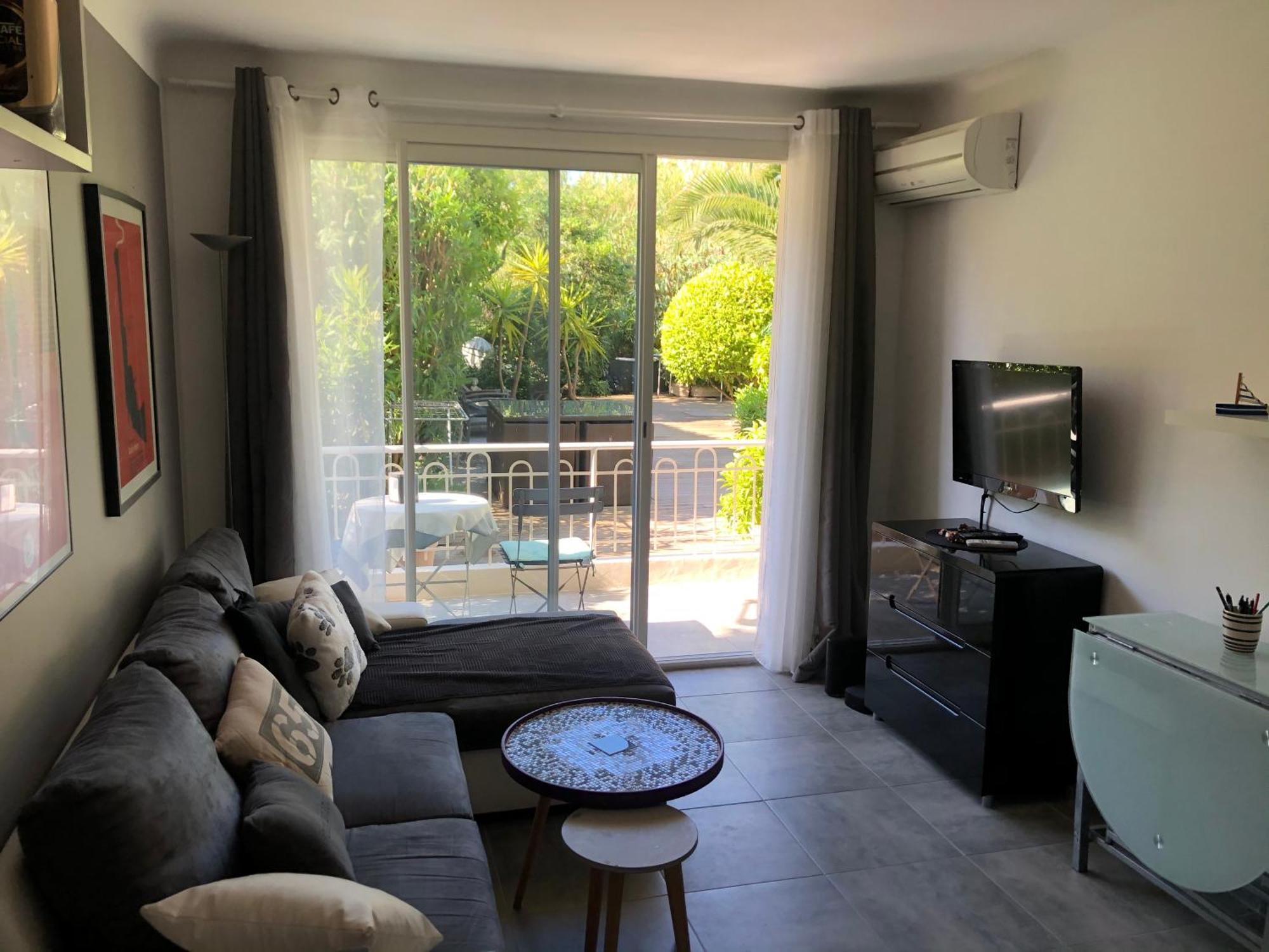 Only 60m To The Beach, 2 Bedroom Cozy Apartment, 80m2 Big Garden, Very