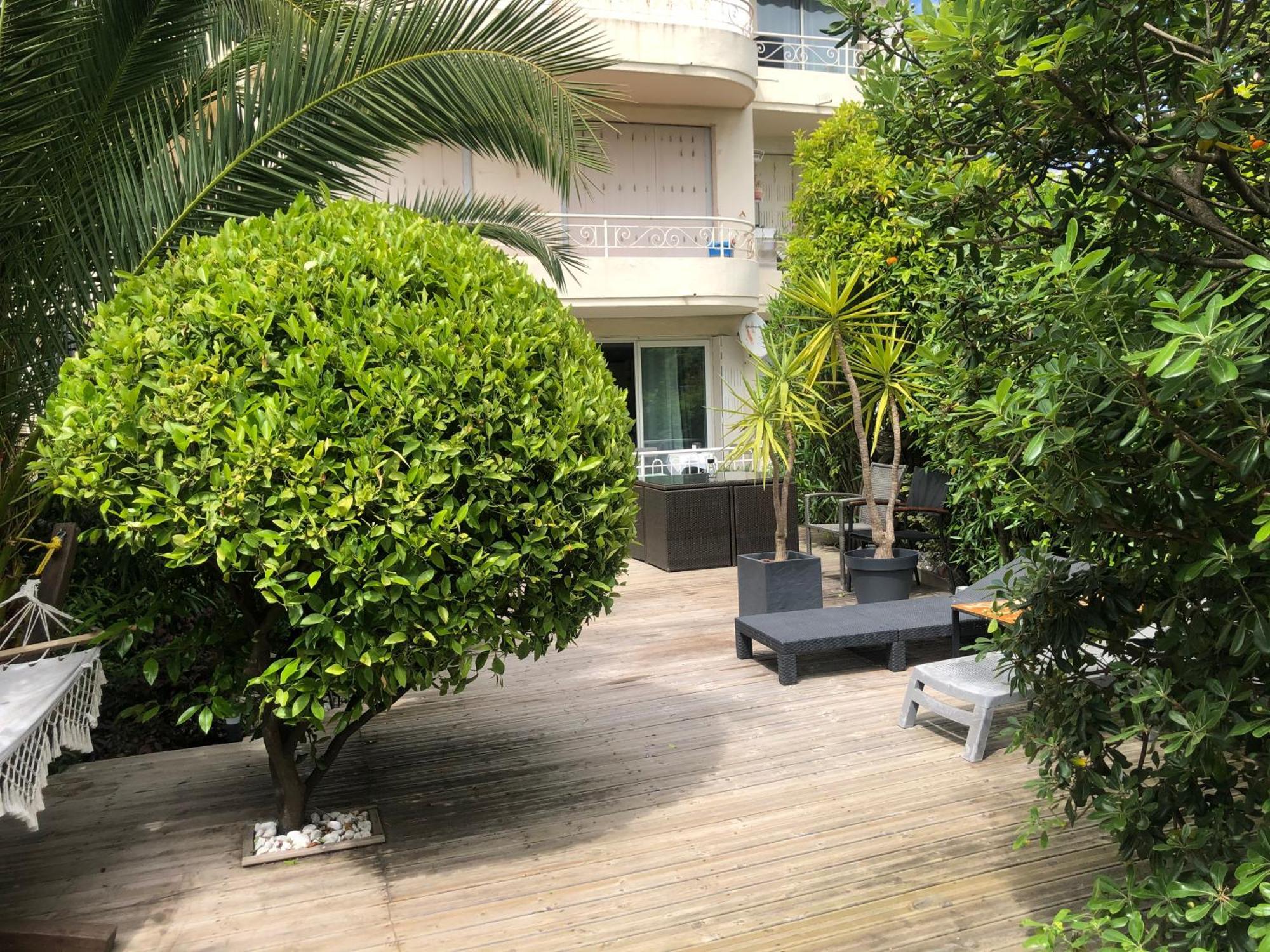Only 60m To The Beach, 2 Bedroom Cozy Apartment, 80m2 Big Garden, Very Apartment *