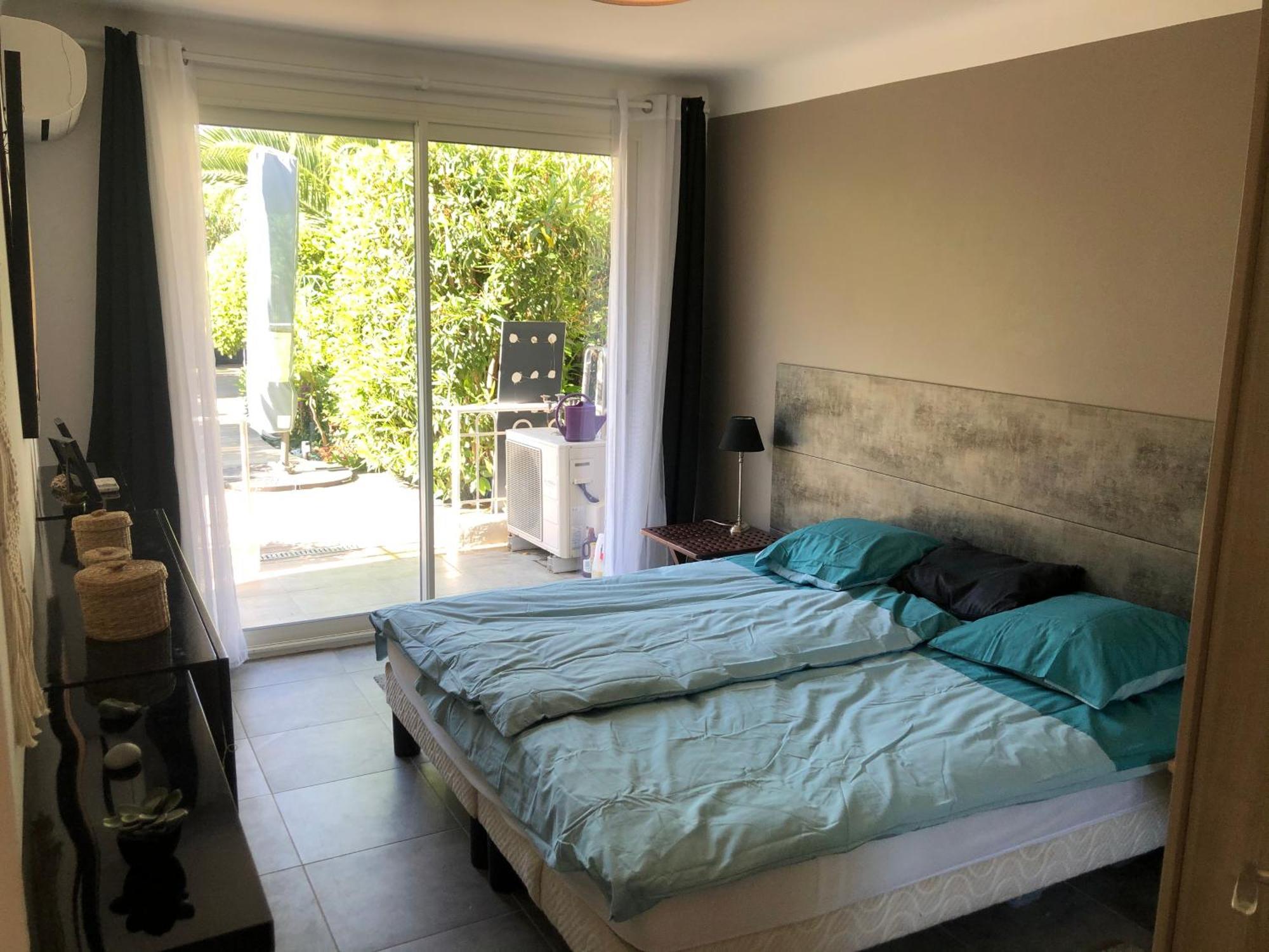 Only 60m To The Beach, 2 Bedroom Cozy Apartment, 80m2 Big Garden, Very Apartment