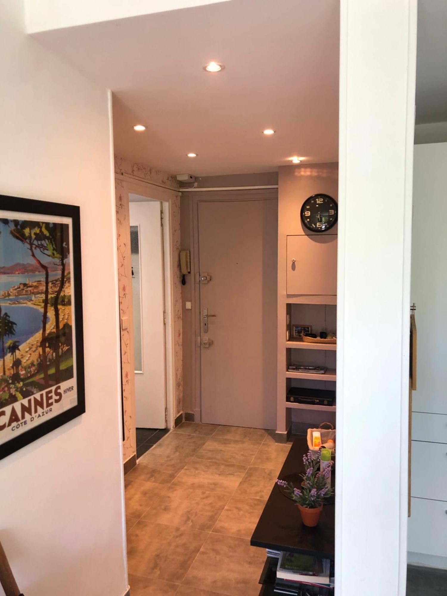 Only 60m To The Beach, 2 Bedroom Cozy Apartment, 80m2 Big Garden, Very Cannes