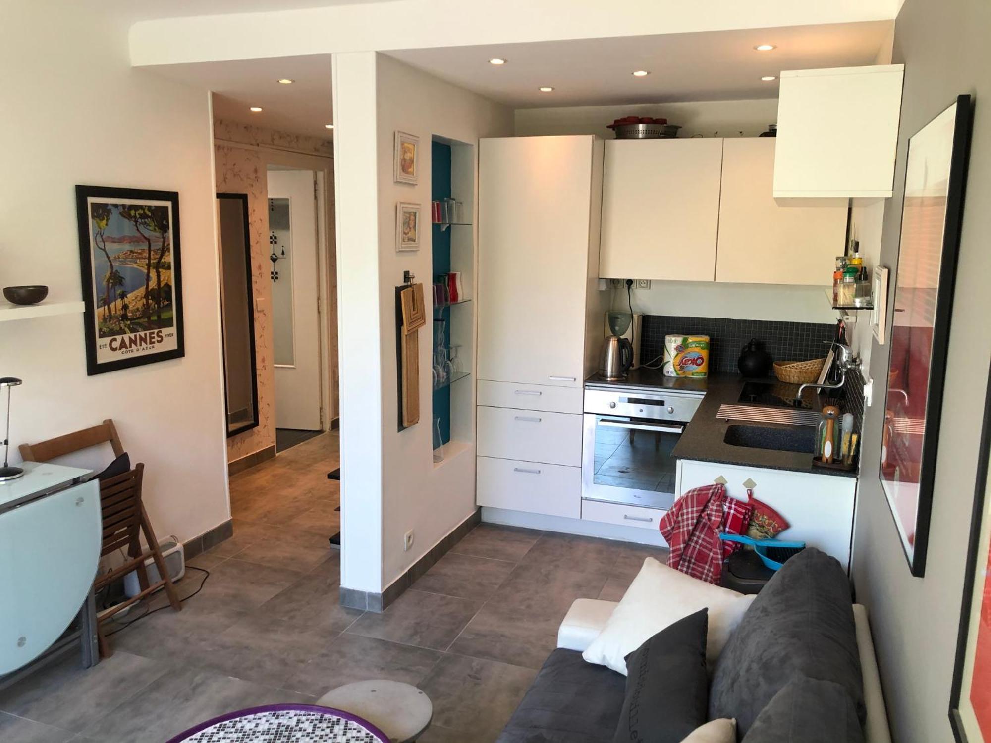 Apartment Only 60m To The Beach, 2 Bedroom Cozy Apartment, 80m2 Big Garden, Very Cannes