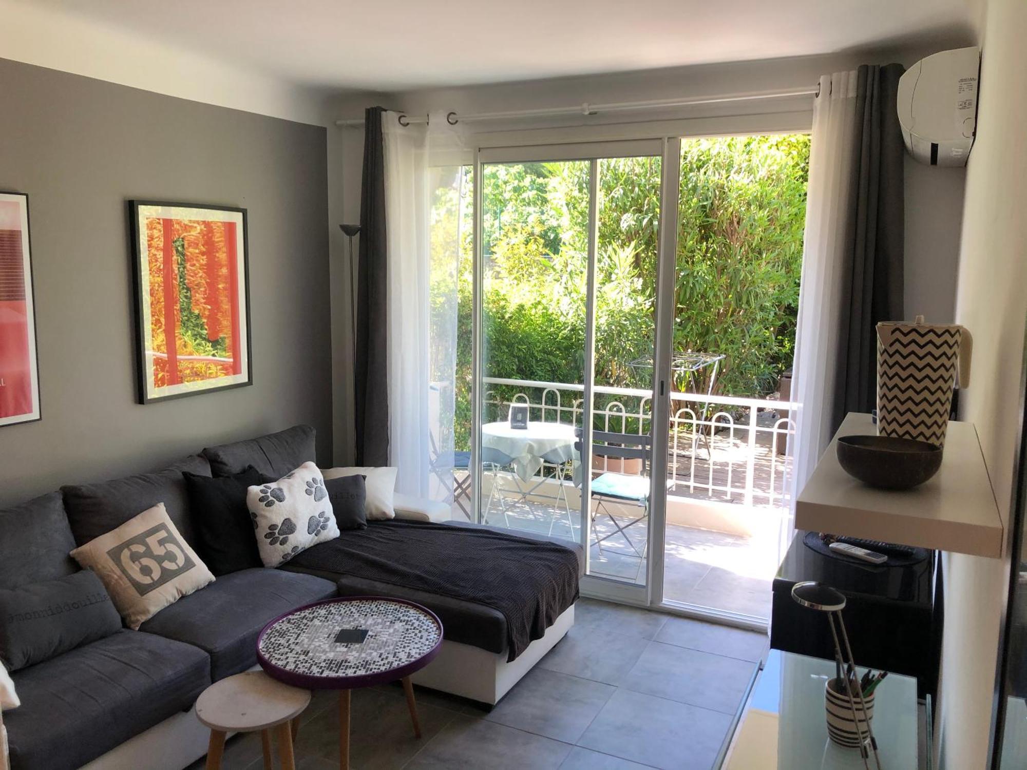 Apartment Only 60m To The Beach, 2 Bedroom Cozy Apartment, 80m2 Big Garden, Very *