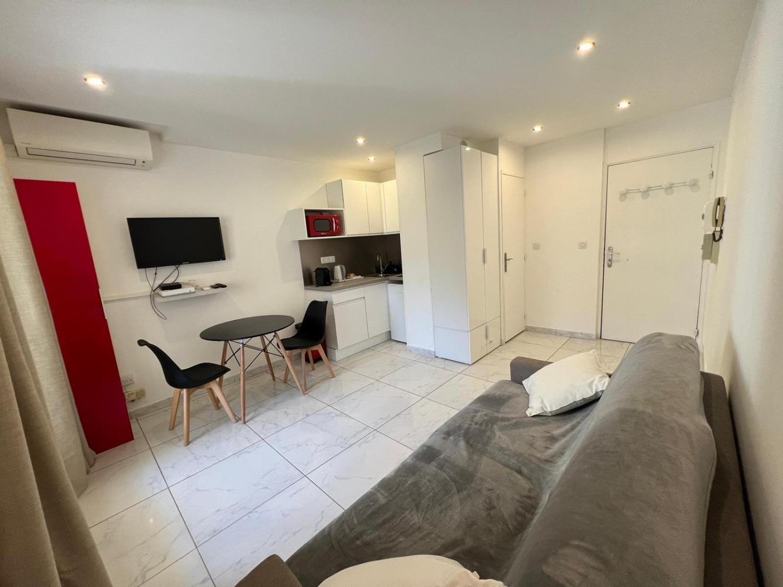 Superbe Studio Terrasse Centre Et Plages A Pieds Apartment *
