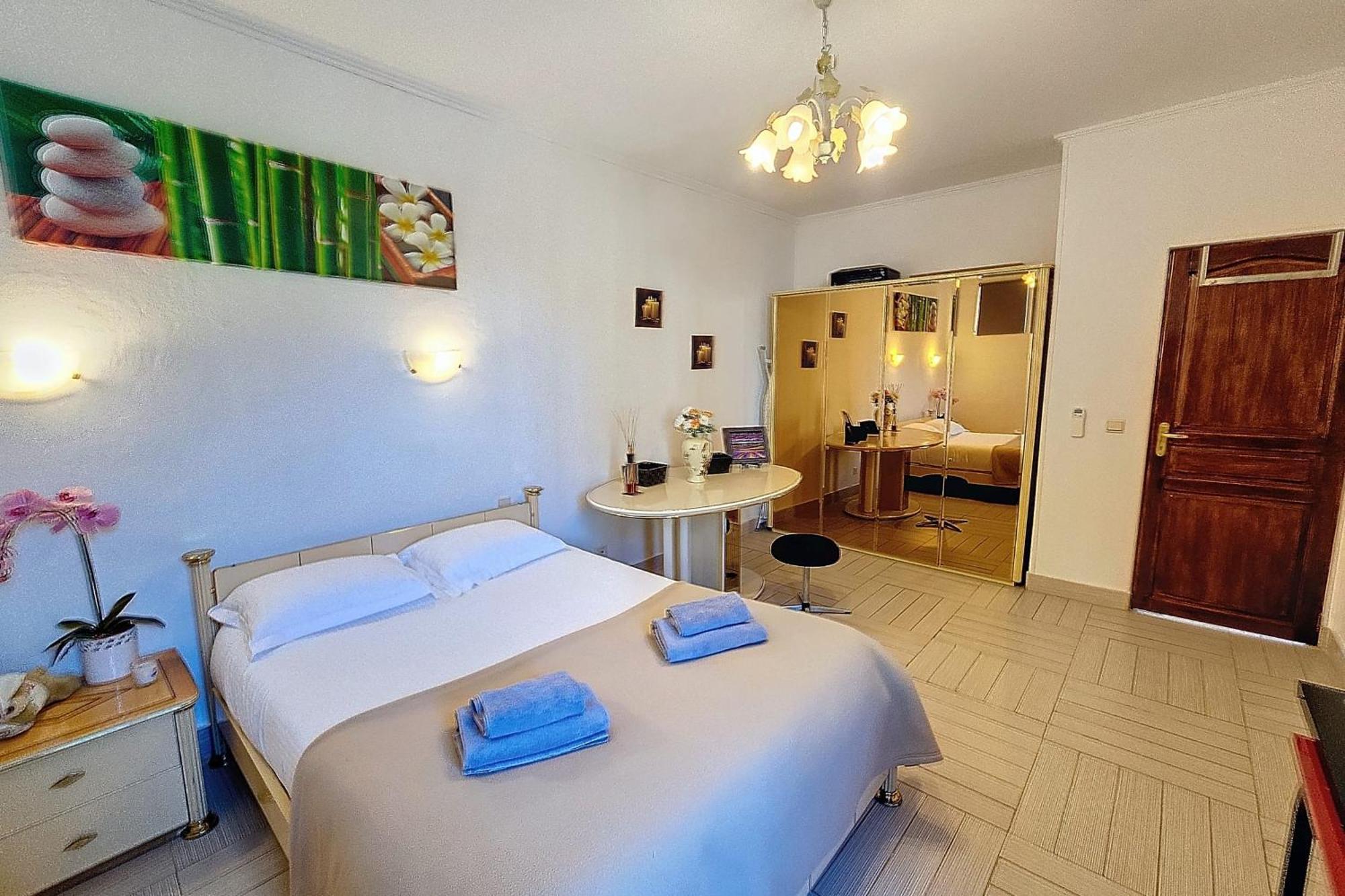 Henri Camille Real Estate - St Marie 2 - 3 Bedrooms - Center * Cannes