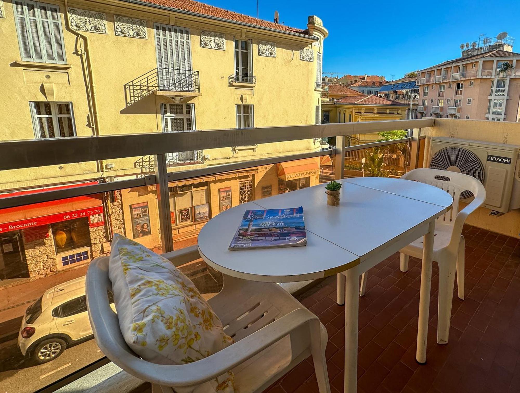 Avec Terrasse, A 500 M Du Palais Apartment