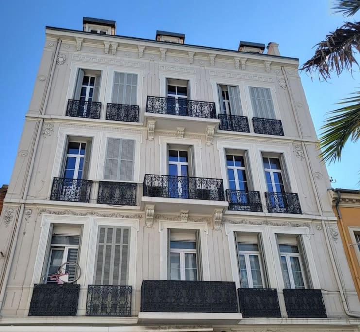 Hyper Central, Studio Tout Confort Cannes