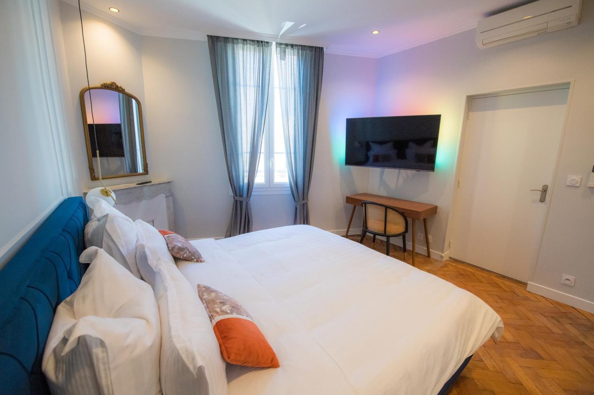 Luxurious 4beds/4baths Next To Palais Apartment *