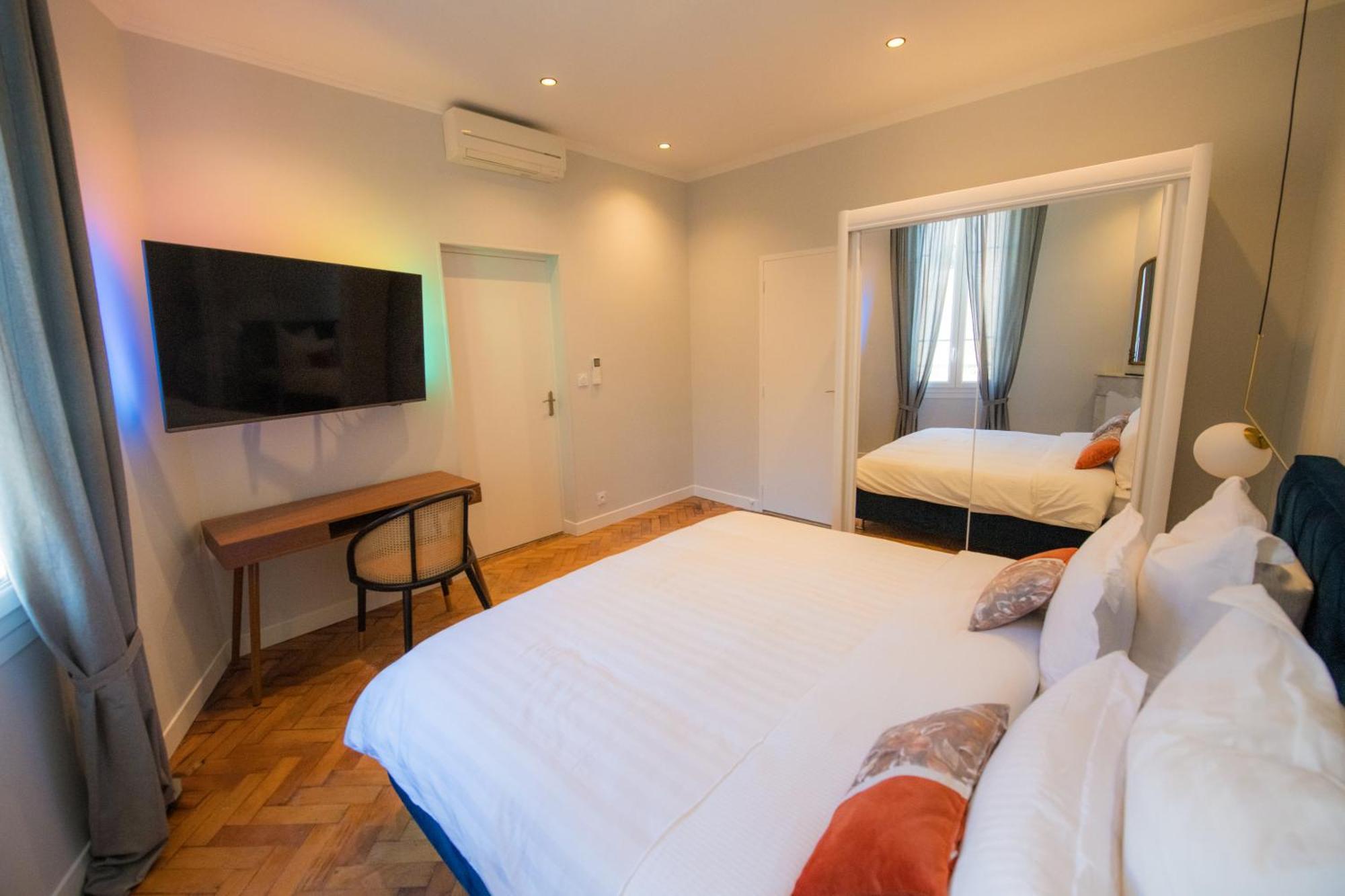 Apartment Luxurious 4beds/4baths Next To Palais Cannes