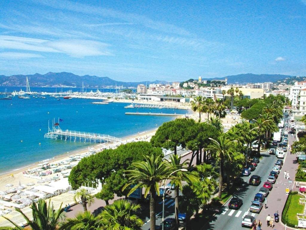 Pieds Dans L'eau * Cannes