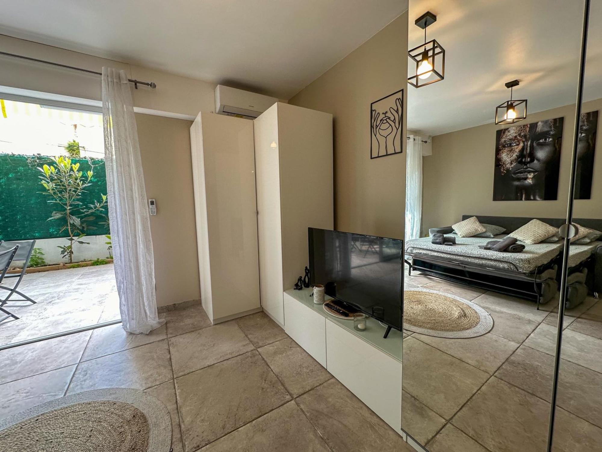Cosy Madrid, Proche De La Apartment Cannes