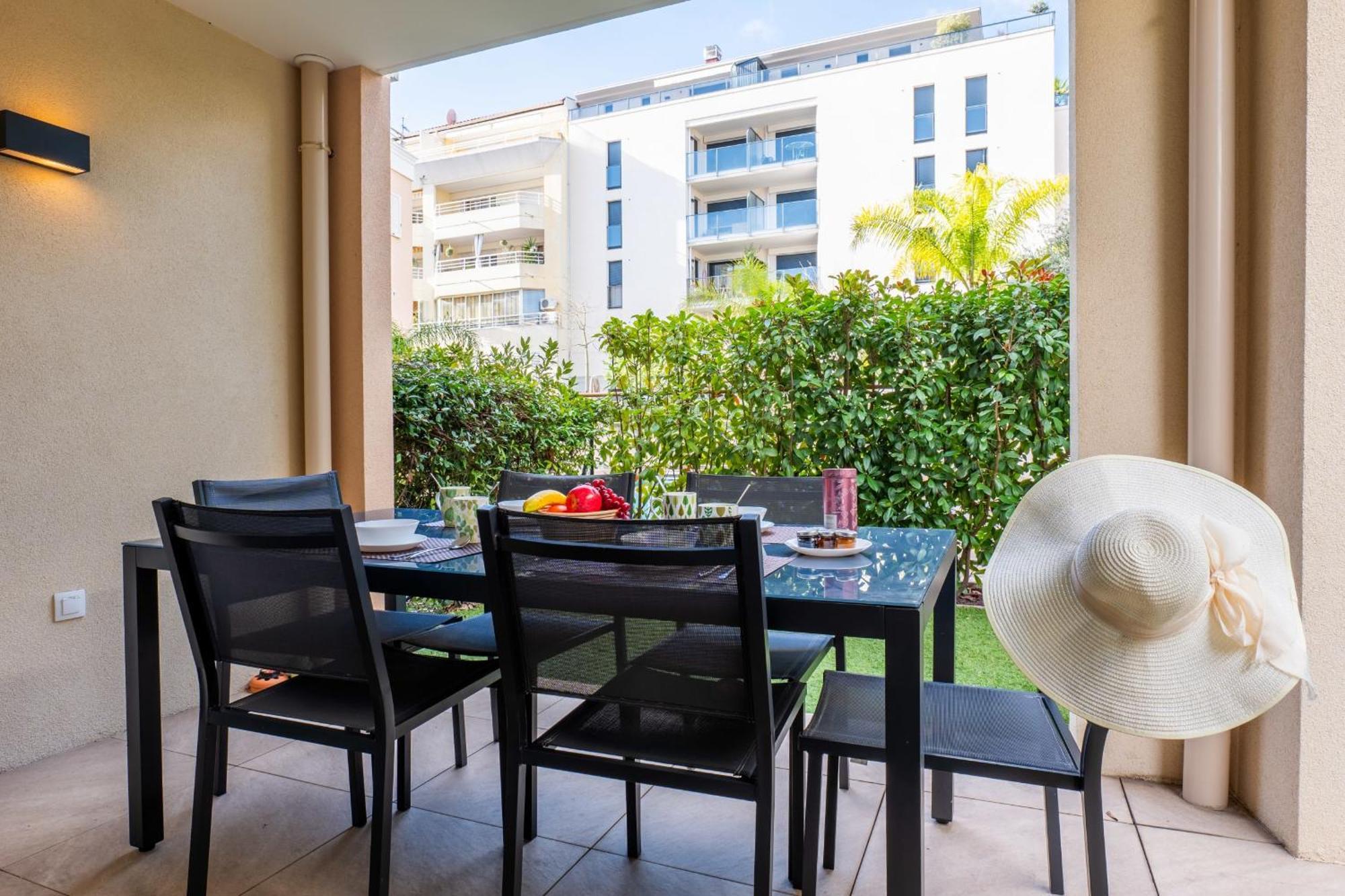Palm - Swimming Pool - At Few Steps Cannes