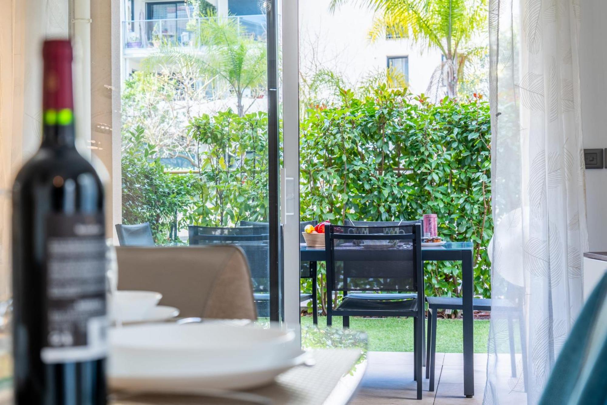 Palm - Swimming Pool - At Few Steps Apartment Cannes