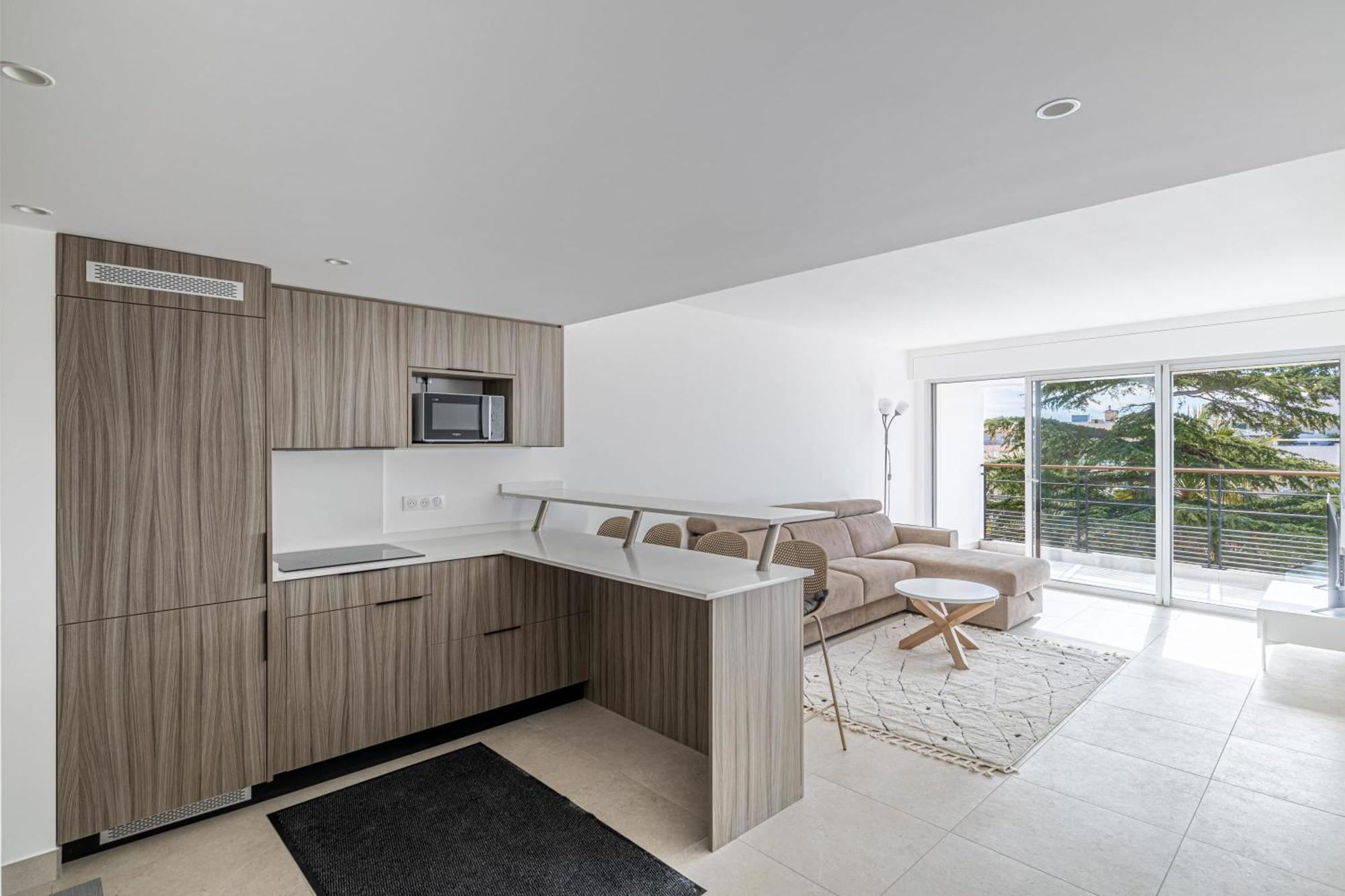 Lerins Avec Grand Balcon, Standing Et Moderne, Pres Du Centre-ville * Cannes