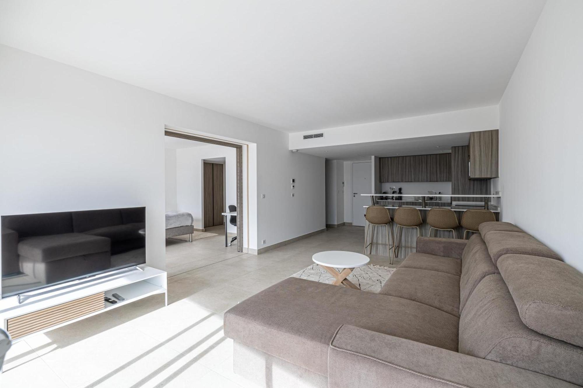 Apartment Lerins Avec Grand Balcon, Standing Et Moderne, Pres Du Centre-ville