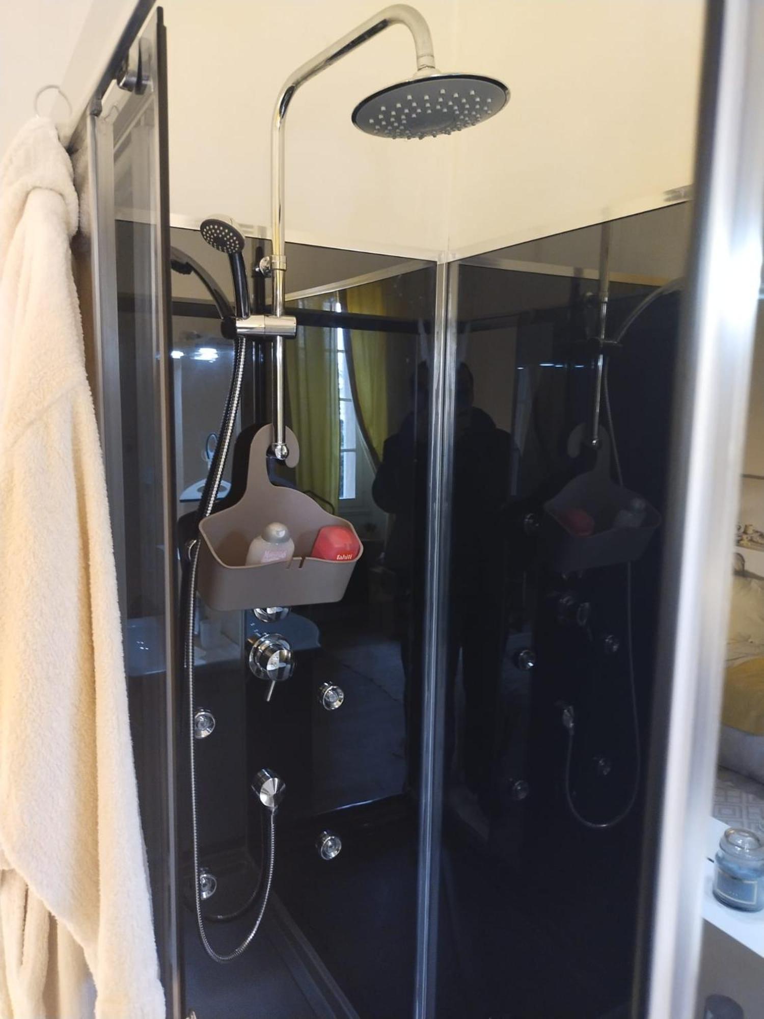Apartment 'petite-maison' A Droite Vieux Port Palais - 3 Ou 4 Ch - 4 Tv - 3 Sdd - 2 Wc Indpdts - Fibre - Pkgs Cannes