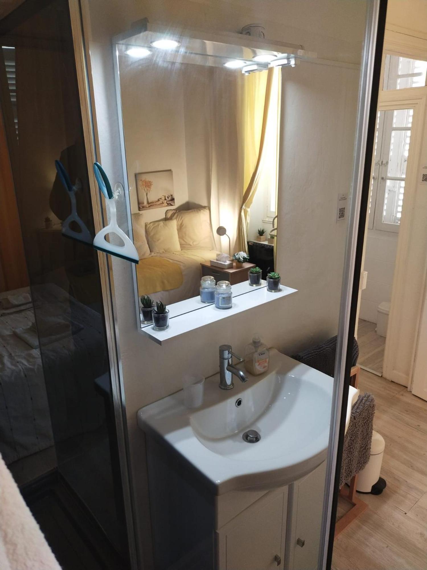 'petite-maison' A Droite Vieux Port Palais - 3 Ou 4 Ch - 4 Tv - 3 Sdd - 2 Wc Indpdts - Fibre - Pkgs * Cannes