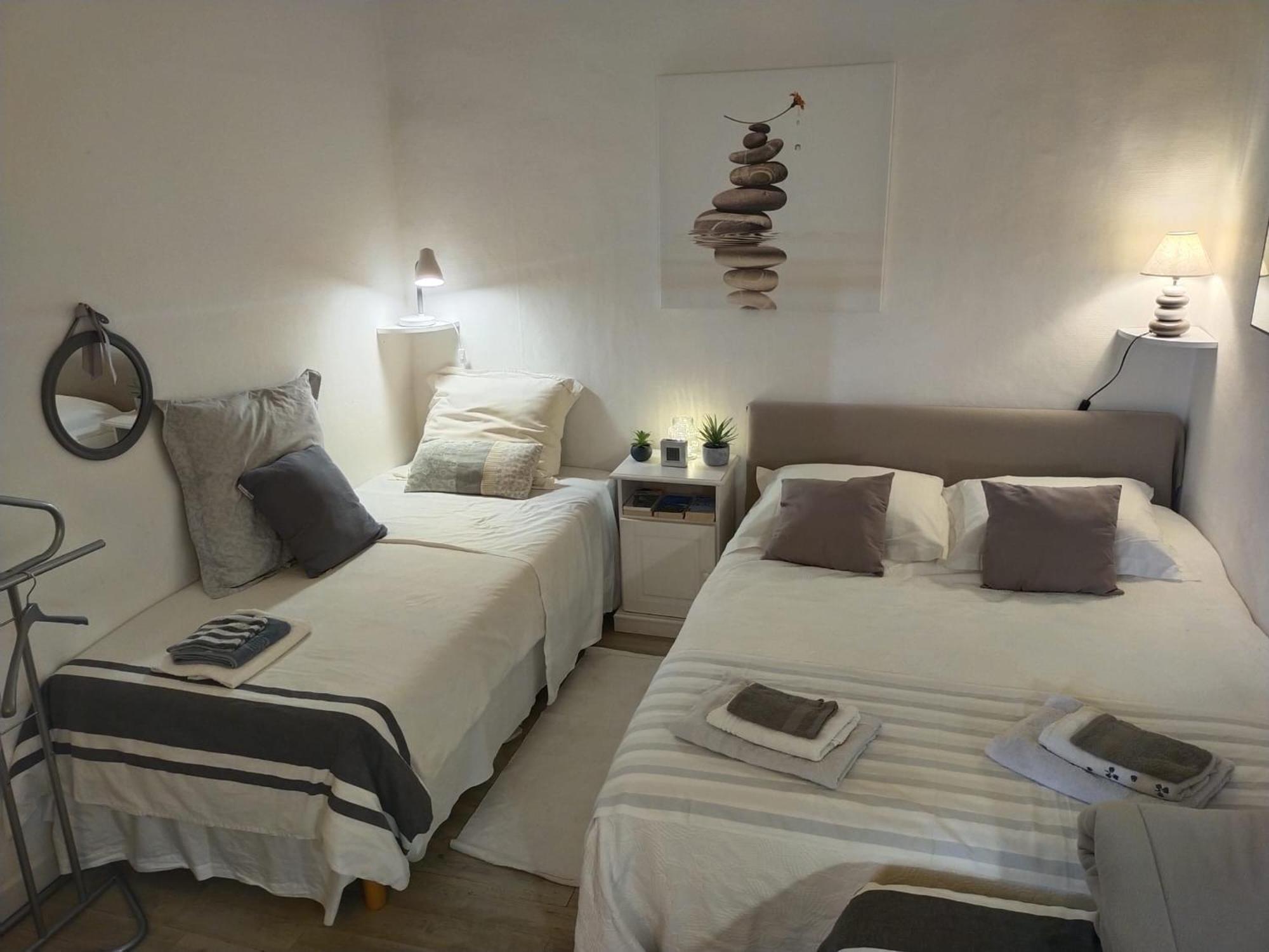 'petite-maison' A Droite Vieux Port Palais - 3 Ou 4 Ch - 4 Tv - 3 Sdd - 2 Wc Indpdts - Fibre - Pkgs