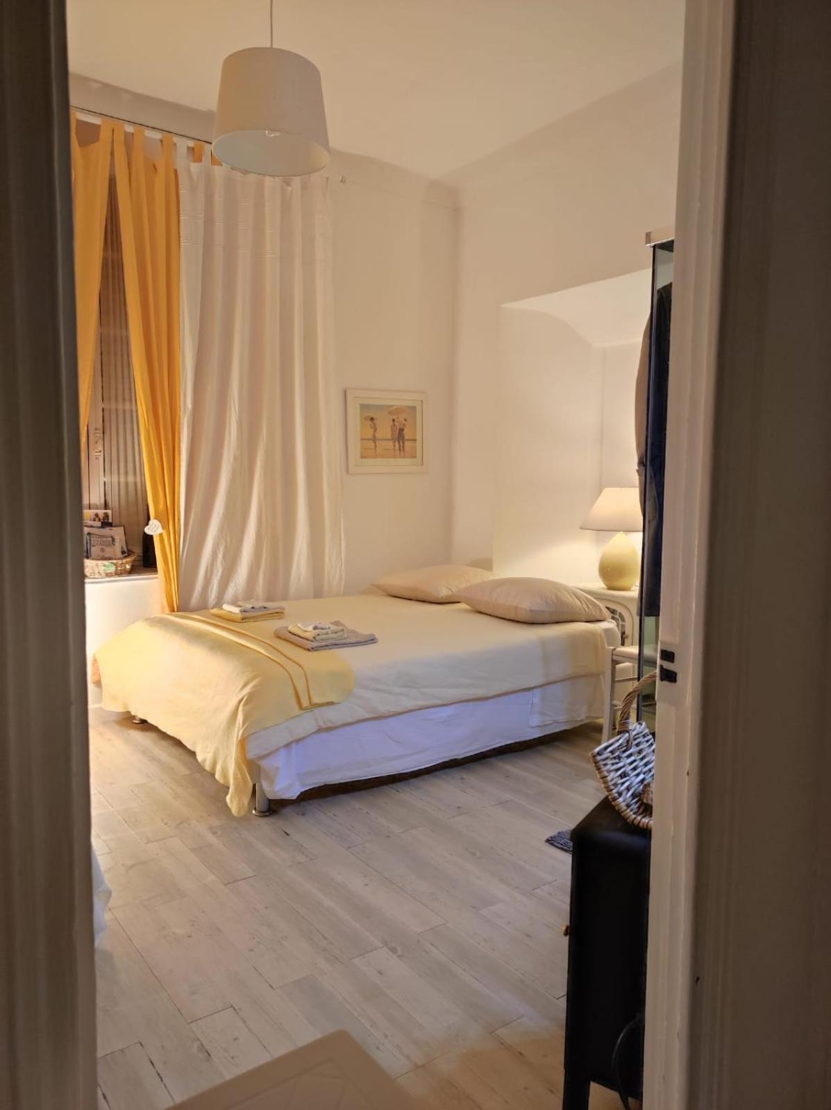 'petite-maison' A Droite Vieux Port Palais - 3 Ou 4 Ch - 4 Tv - 3 Sdd - 2 Wc Indpdts - Fibre - Pkgs