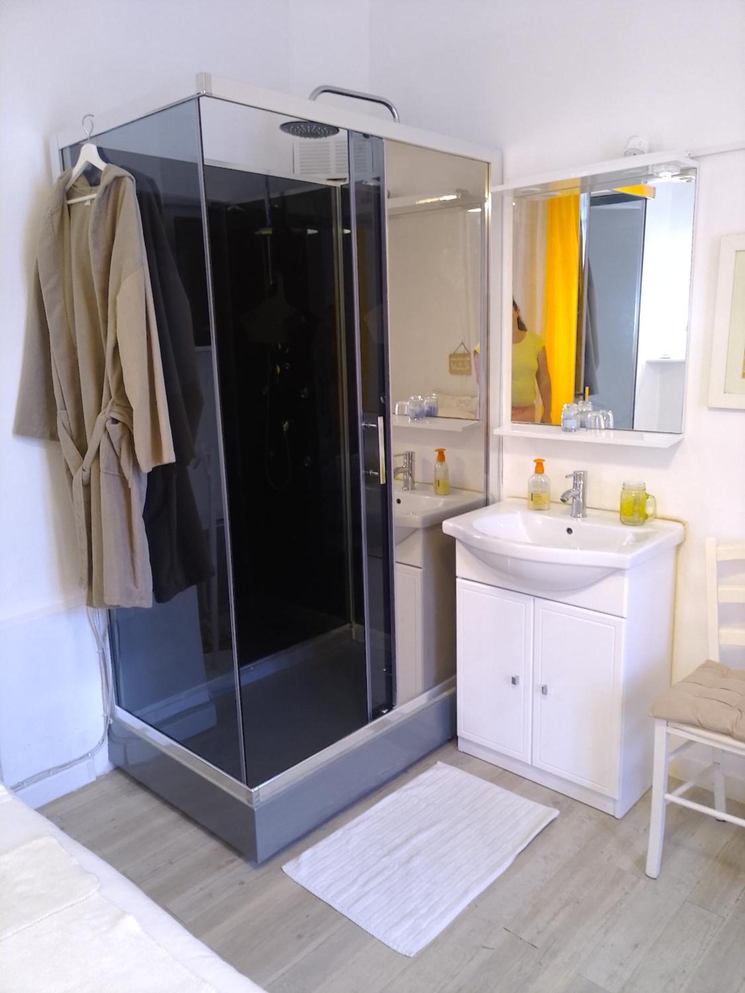 Apartment 'petite-maison' A Droite Vieux Port Palais - 3 Ou 4 Ch - 4 Tv - 3 Sdd - 2 Wc Indpdts - Fibre - Pkgs
