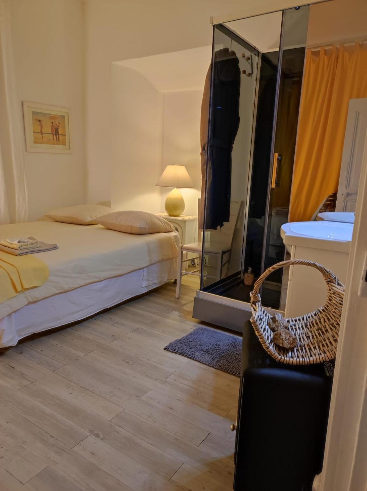 'petite-maison' A Droite Vieux Port Palais - 3 Ou 4 Ch - 4 Tv - 3 Sdd - 2 Wc Indpdts - Fibre - Pkgs
