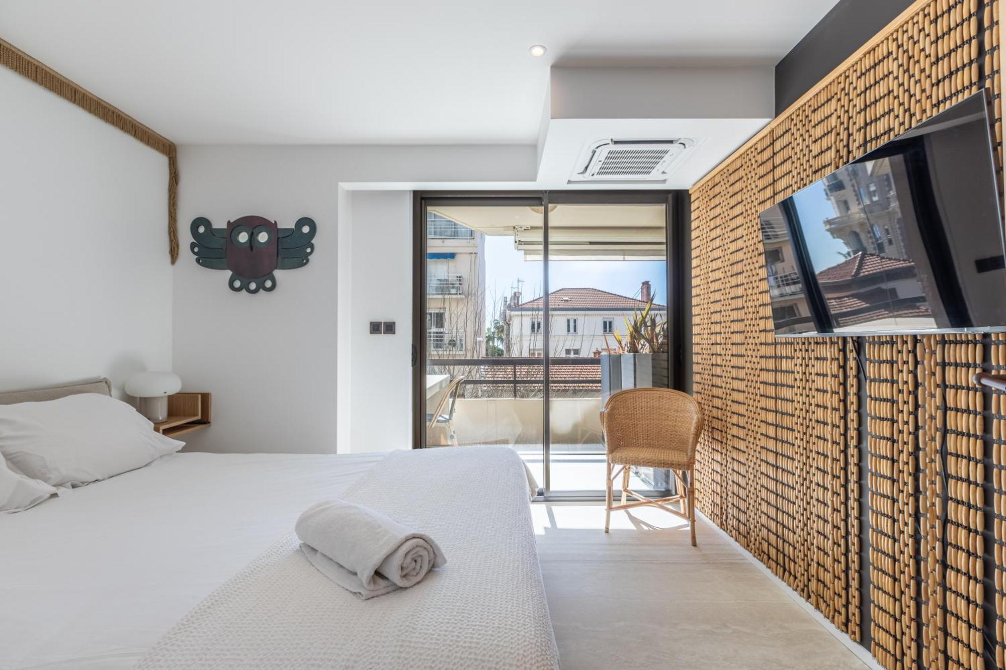 Lb Vacation I A Short Stroll To Palais, Beach, Terrace & Seaview Apartment