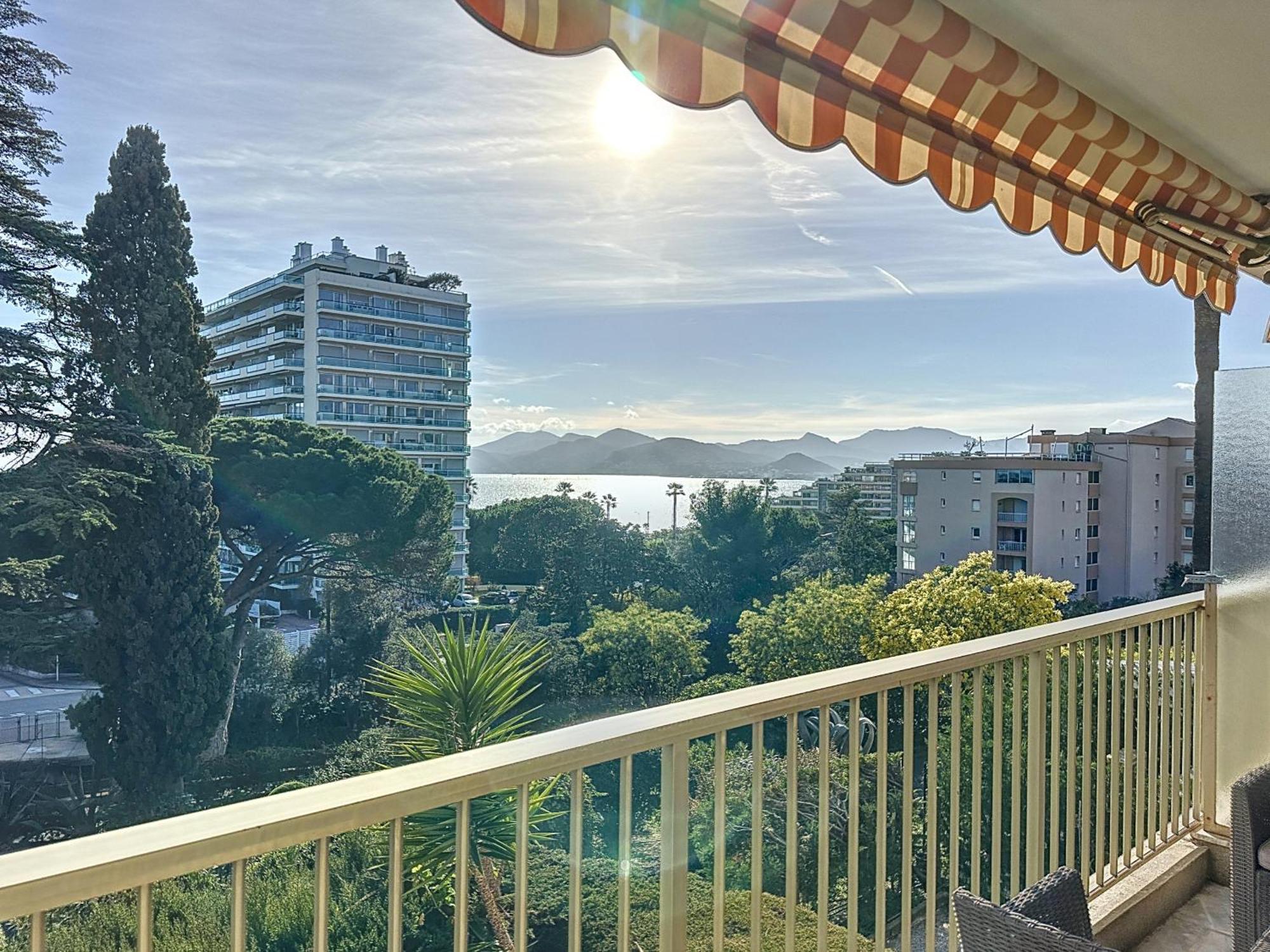 - Avec Vue