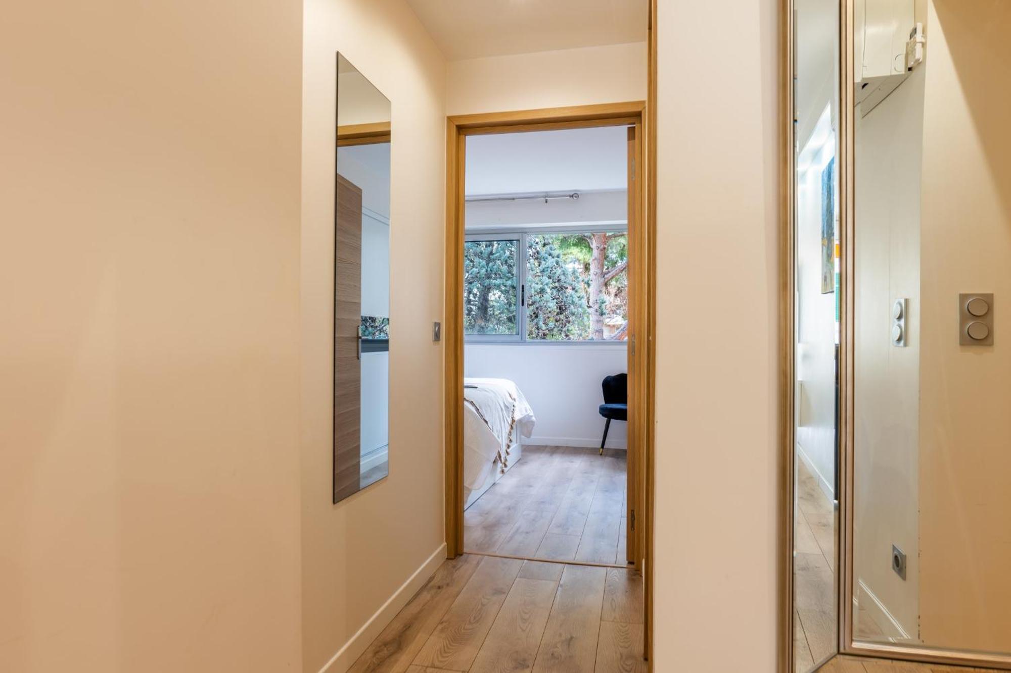 2-room With Terrace Close To The Center *