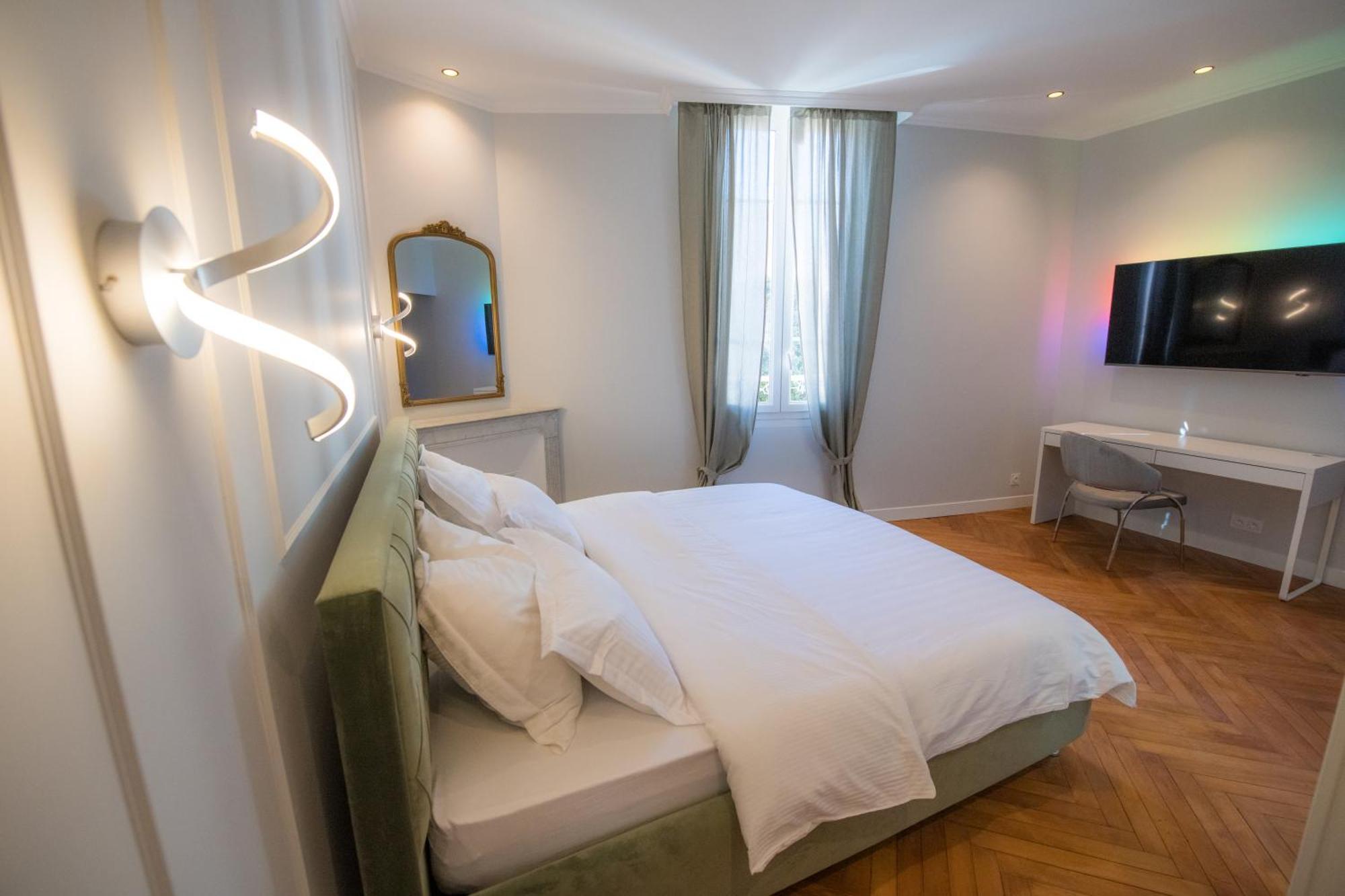Luxurious 4beds/4baths Next To Palais Cannes