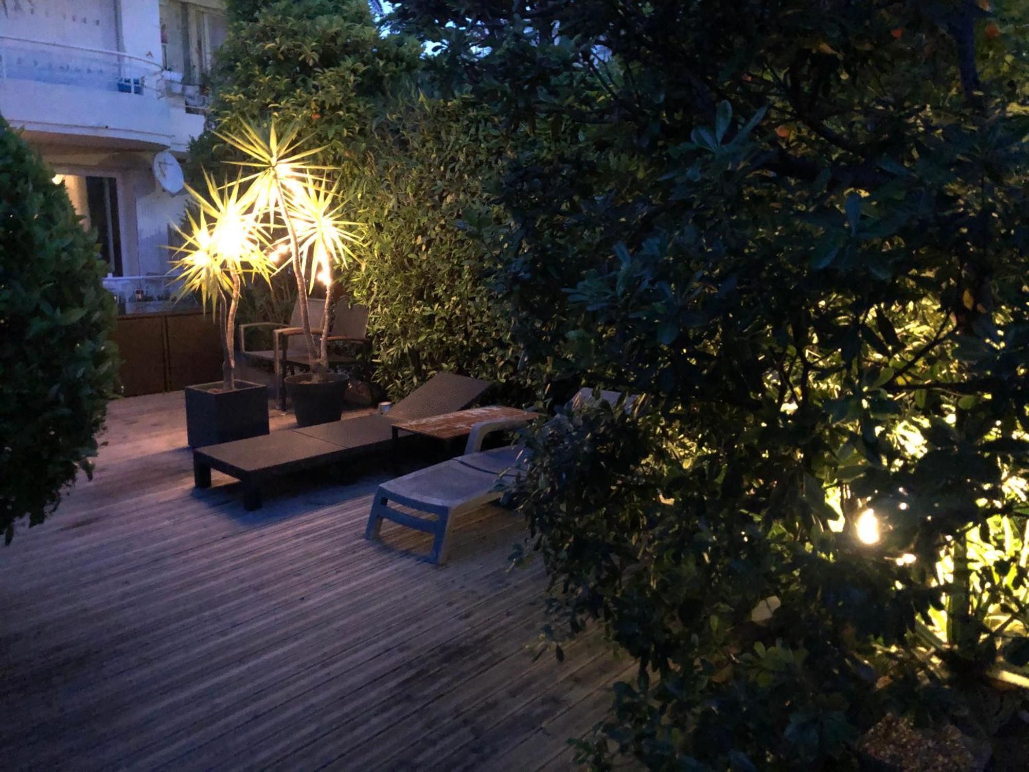 Only 60m To The Beach, 2 Bedroom Cozy Apartment, 80m2 Big Garden, Very Cannes