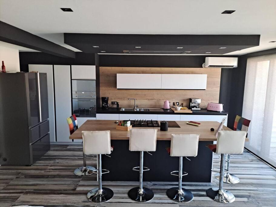 Design Yourhosthelper Apartment Cannes