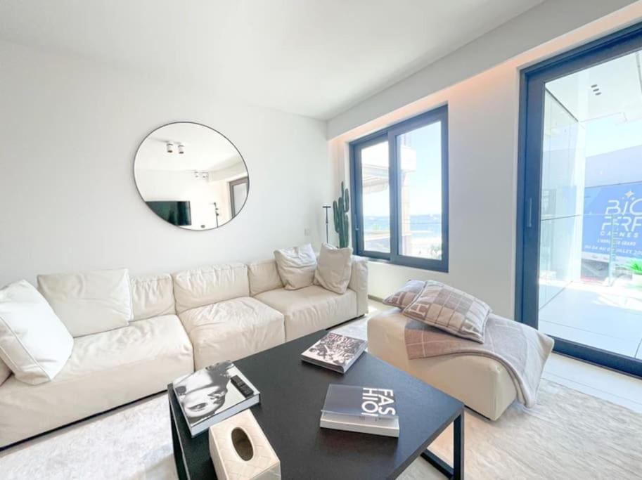 Apartment 4 - 523 *