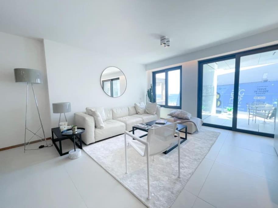 4 - 523 Apartment *