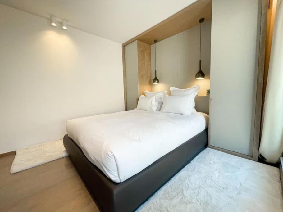 Apartment 4 - 523 *