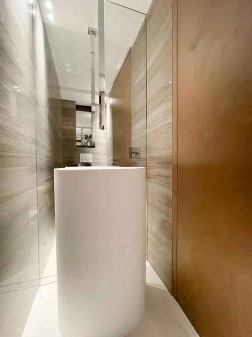 4 - 523 Apartment *