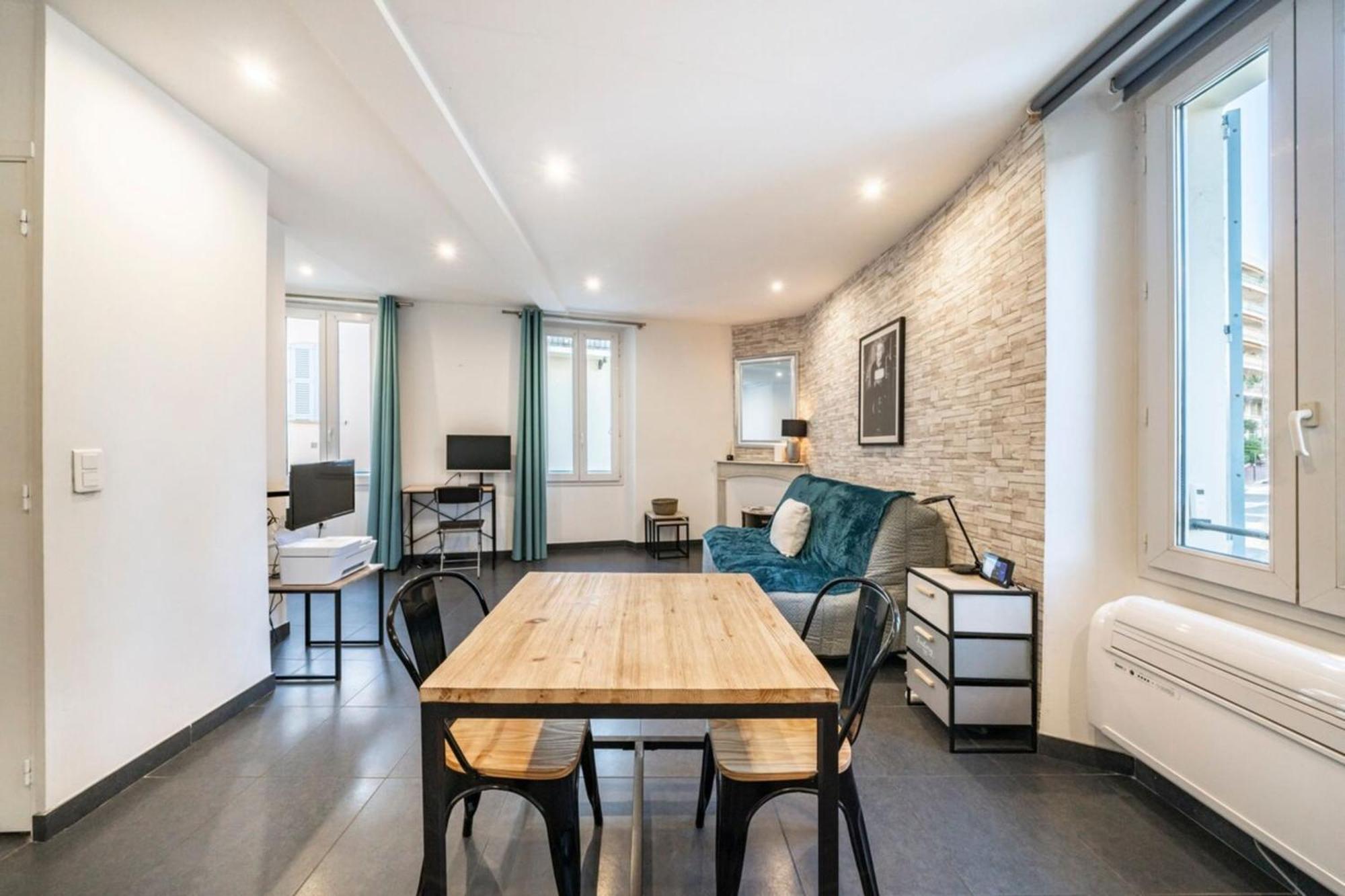 Apartment In The Heart Of *