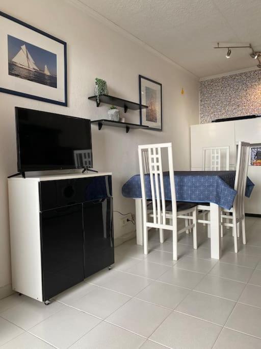 Apartment Bord De Mer, Terrasse, A Pieds Cannes