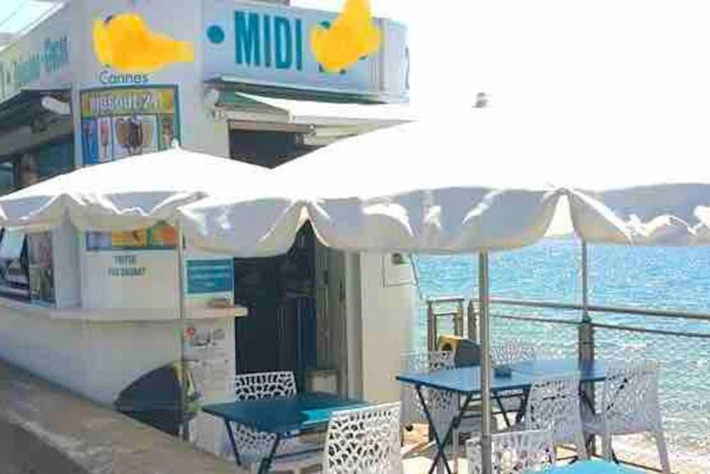 Bord De Mer, Terrasse, A Pieds Cannes