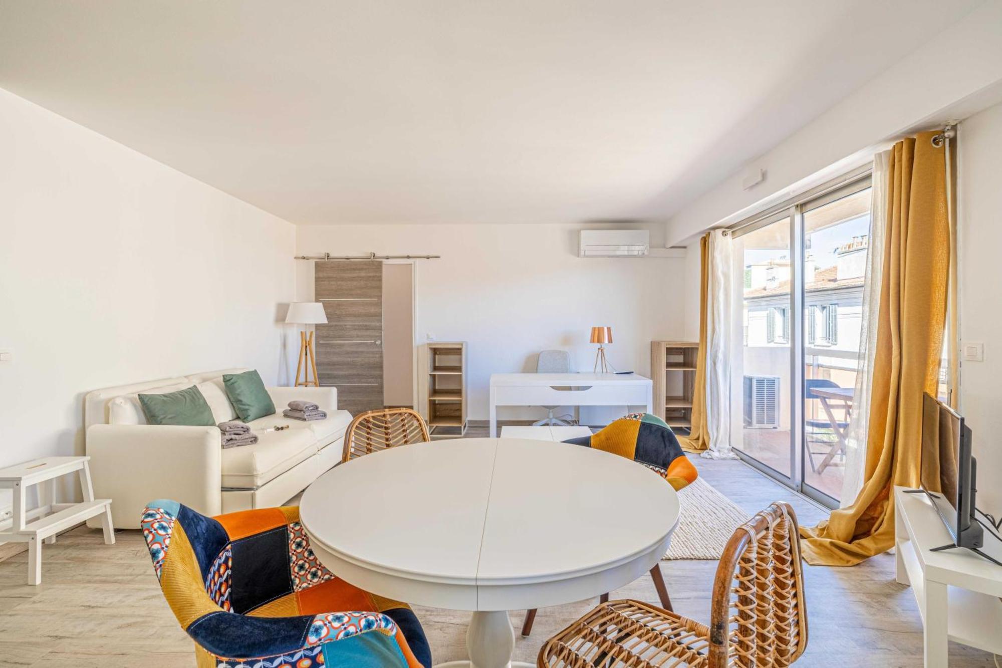 Exceptional Spacious One Bedroom Flat In Cannes