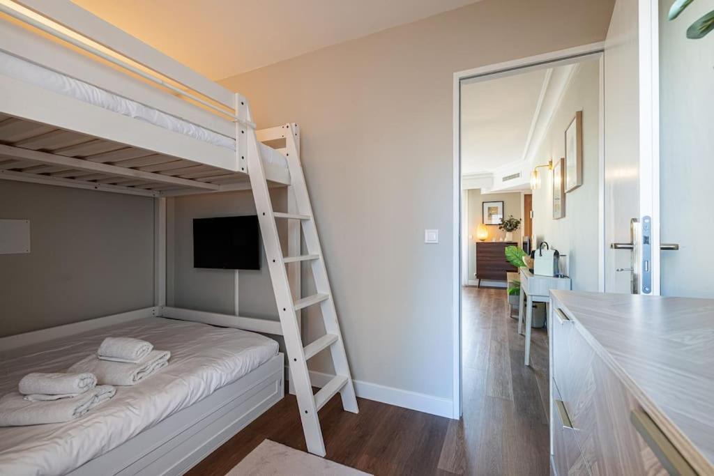 Elegant And Chic 2 Bedroom With Pool Apartment Cannes