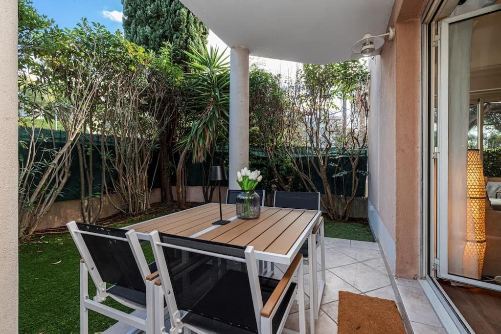 Apartment Elegant And Chic 2 Bedroom With Pool
