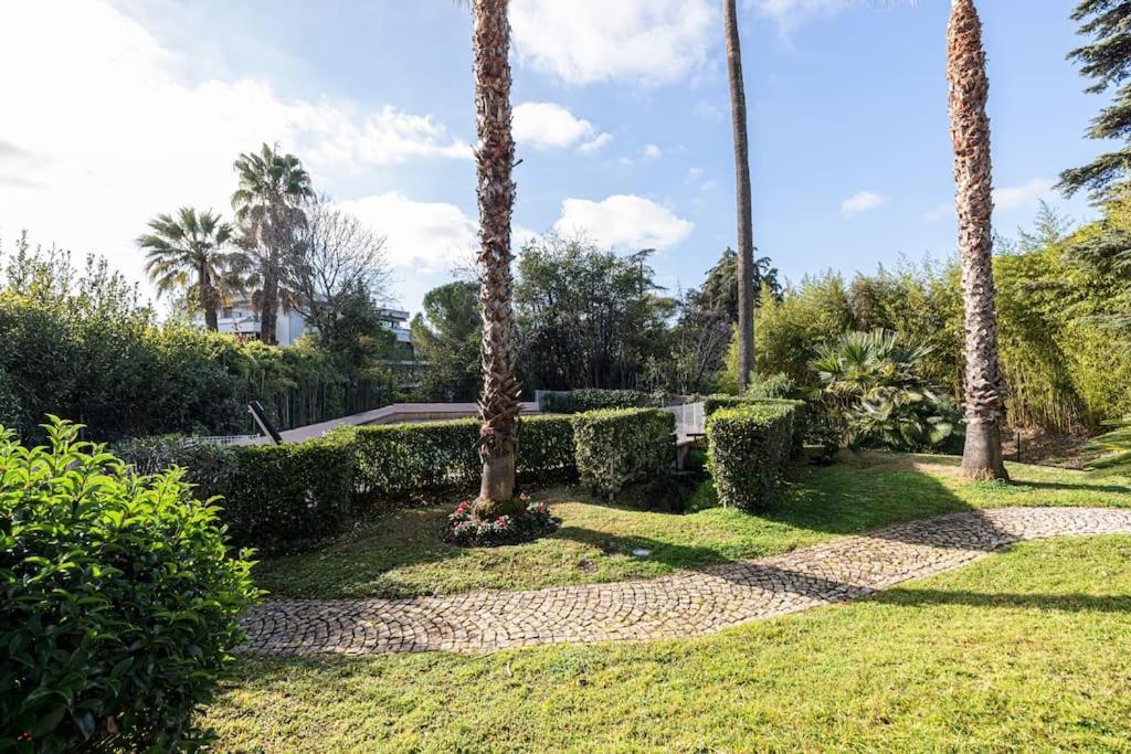 Elegant And Chic 2 Bedroom With Pool Apartment