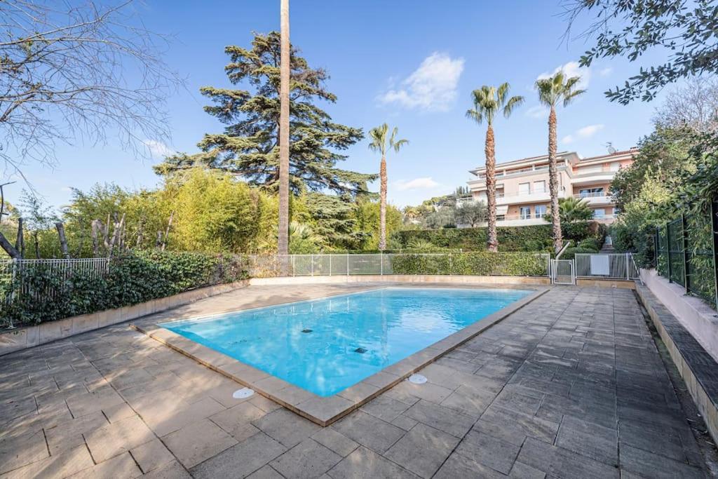 Elegant And Chic 2 Bedroom With Pool Apartment Cannes