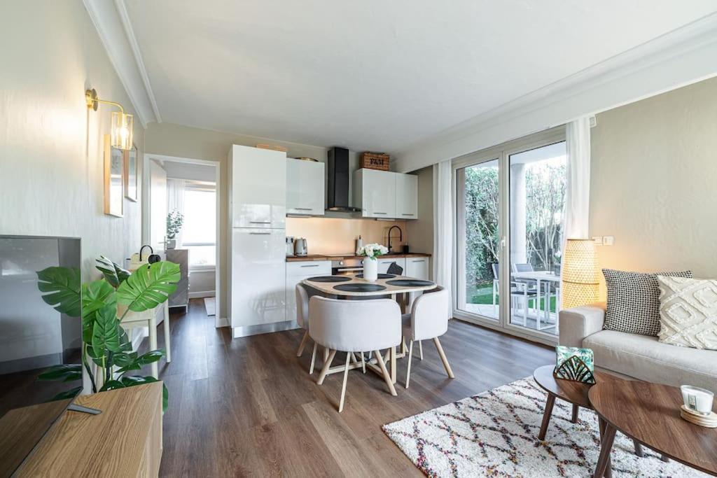 Elegant And Chic 2 Bedroom With Pool Apartment
